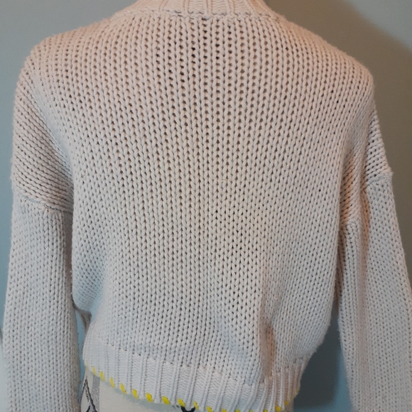 Cable knit cropped sweater. - Picture 4 of 4